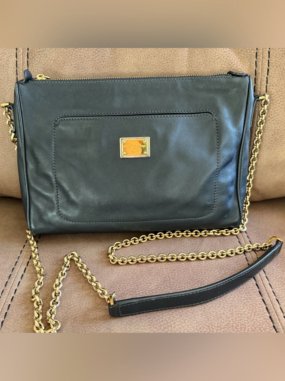 Dolce & Gabbana Black Leather Crossbody with Gold Chain and Plaque - Picture 2 of 15